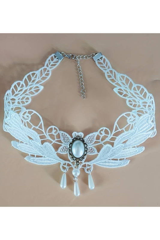 AC271-2 Colier din dantela alba in stil european, accesorizat cu bros si margele