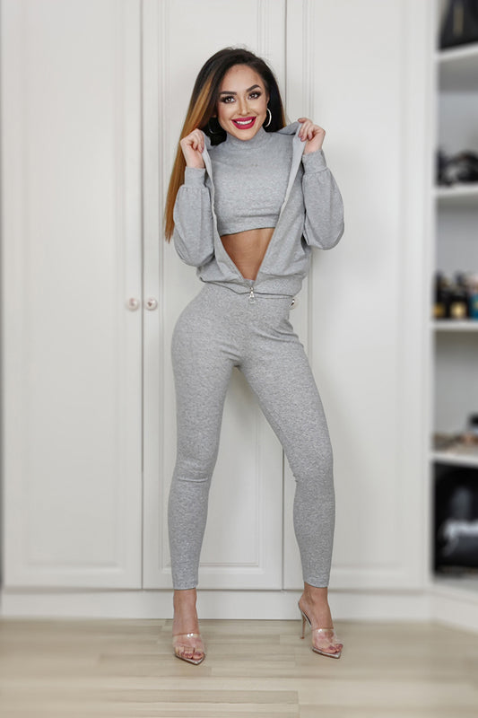Compleu sport din 3 piese: bluză crop-top; colanți si hanorac cu fermoar A701-182